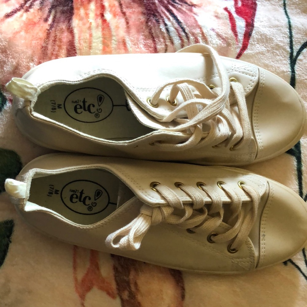 Sneakers Size 7/8